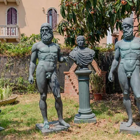 Guesthost - - Two Aparments Near The * Lido di Venezia