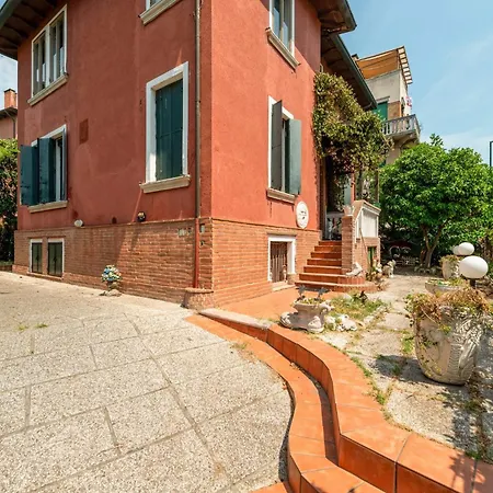 Guesthost - - Two Aparments Near The Apartament *