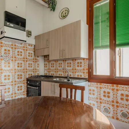 Apartament Guesthost - - Two Aparments Near The Lido di Venezia