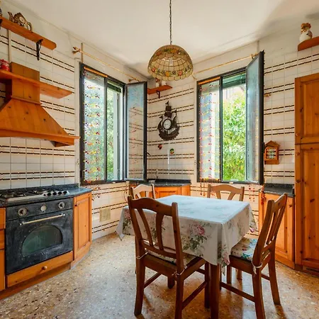 Guesthost - - Two Aparments Near The *