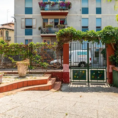 Guesthost - - Two Aparments Near The *