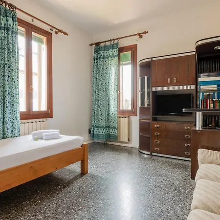 Guesthost - - Two Aparments Near The Apartment *