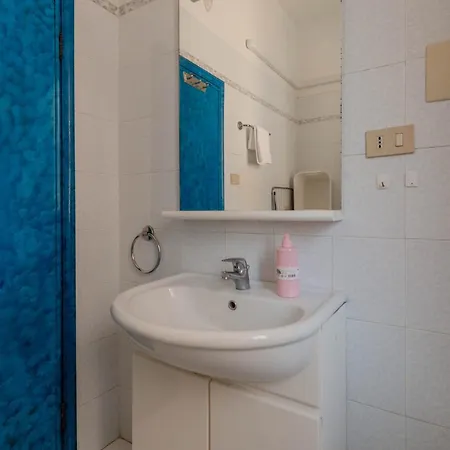 Guesthost - - Two Aparments Near The * Lido di Venezia