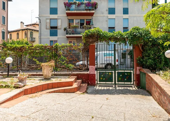 Guesthost - - Two Aparments Near The *